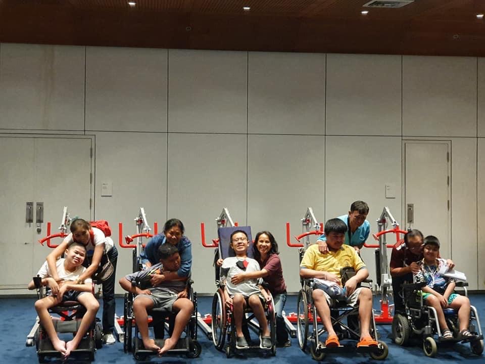 งานมอบเครื่องช่วยยก