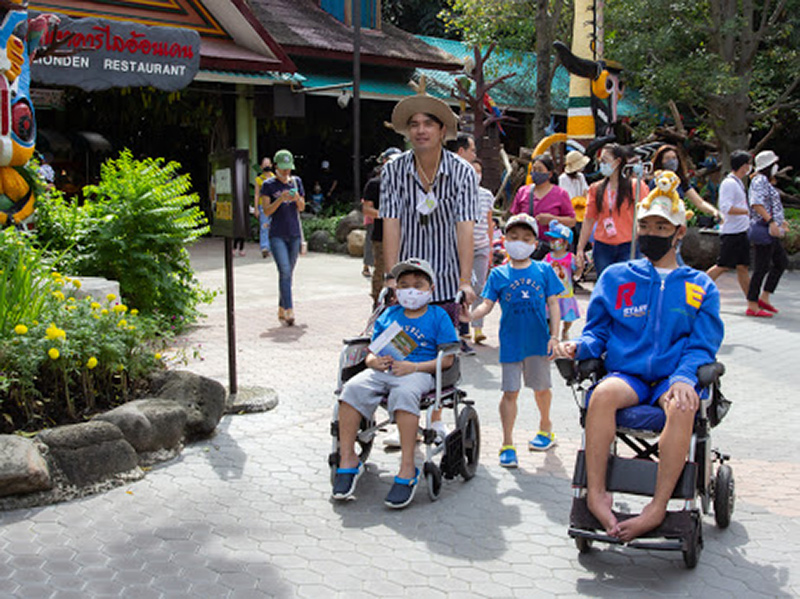 รายการประชาชื่น พาน้องเที่ยว Safari World